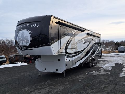 2018 Crossroads Redwood Fifth Wheel (J9340111)