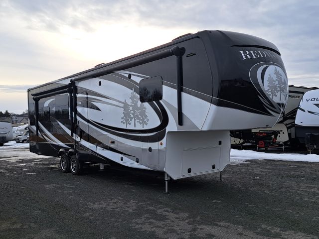 2018 Crossroads Redwood Fifth Wheel (J9340111) - Image 2