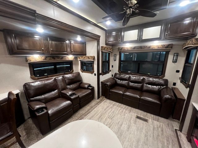 2018 Crossroads Redwood Fifth Wheel (J9340111) - Image 6