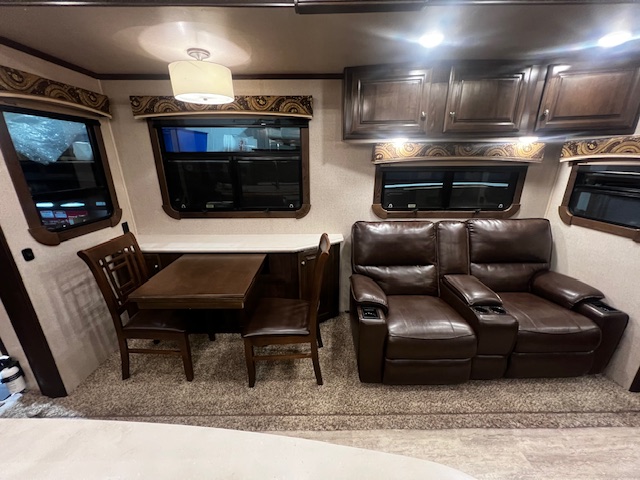 2018 Crossroads Redwood Fifth Wheel (J9340111) - Image 7
