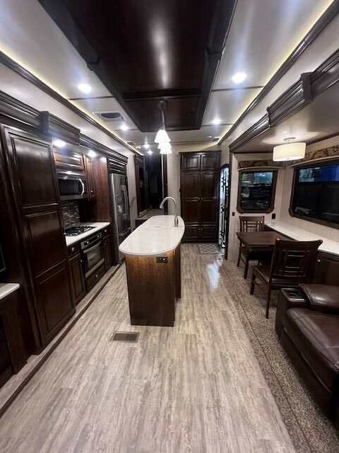 2018 Crossroads Redwood Fifth Wheel (J9340111) - Image 9