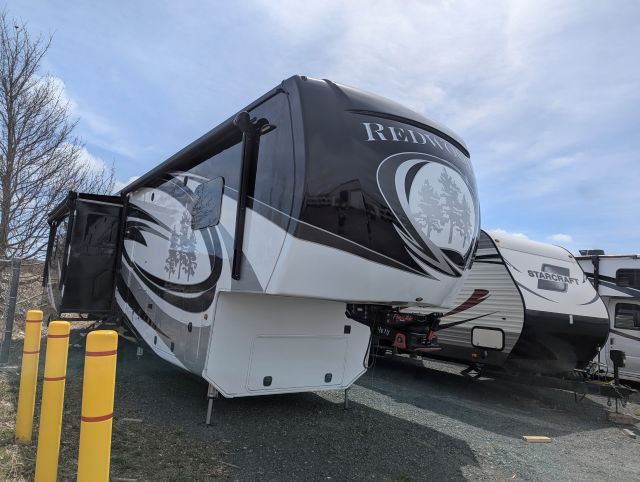 2018 Crossroads Redwood Fifth Wheel (J9340111)