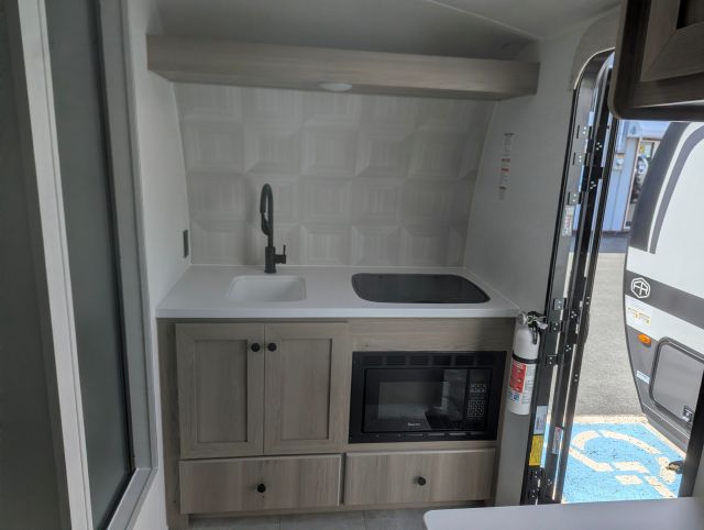 2026 Forest River Rockwood GeoPro LE Travel Trailer (T3041905) - Image 3