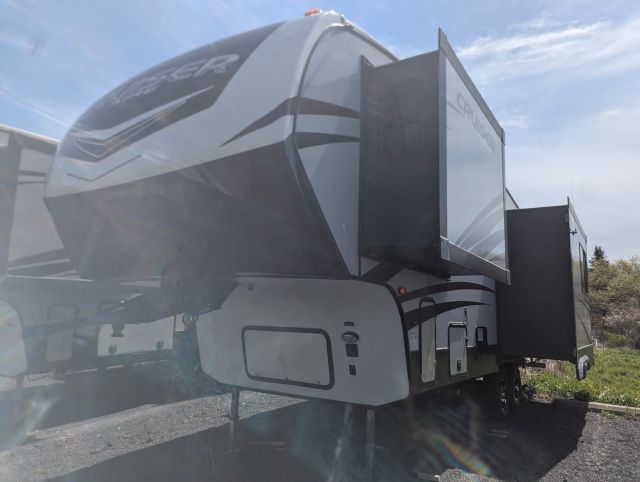 2019 Crossroads Cruiser Aire Fifth Wheel (K6320207) - Image 2