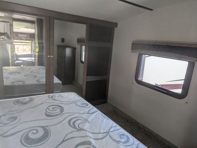 2019 Crossroads Cruiser Aire Fifth Wheel (K6320207) - Image 4
