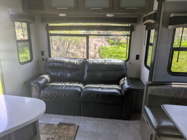 2019 Crossroads Cruiser Aire Fifth Wheel (K6320207) - Image 12
