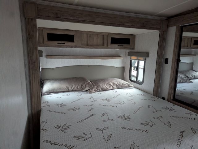 2022 Forest River Palomino Solaire Travel Trailer (NN057385) - Image 3