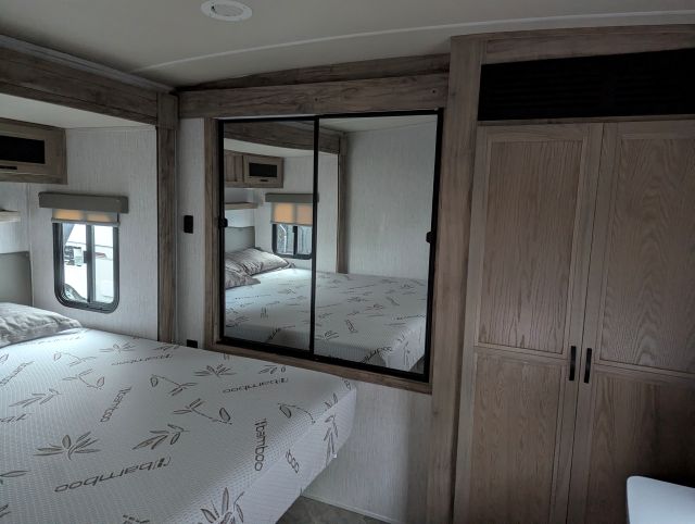 2022 Forest River Palomino Solaire Travel Trailer (NN057385) - Image 4