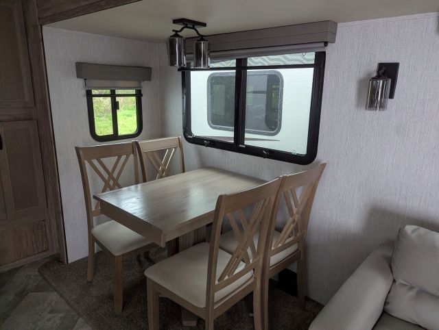 2022 Forest River Palomino Solaire Travel Trailer (NN057385) - Image 13