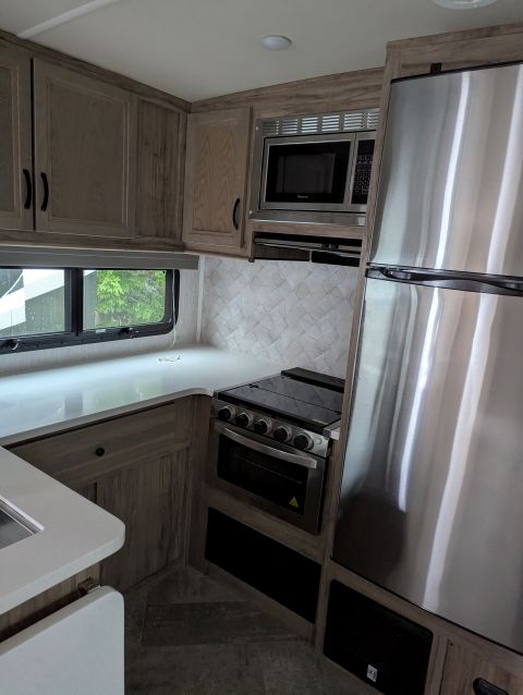 2022 Forest River Palomino Solaire Travel Trailer (NN057385) - Image 15