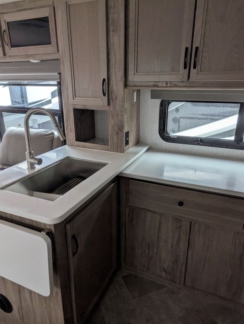 2022 Forest River Palomino Solaire Travel Trailer (NN057385) - Image 16