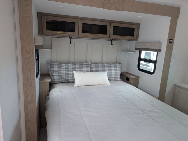 2027 Forest River Rockwood Signature Travel Trailer (V1911586) - Image 19
