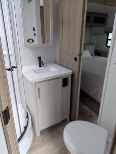 2027 Forest River Rockwood Signature Travel Trailer (V1911586) - Image 22