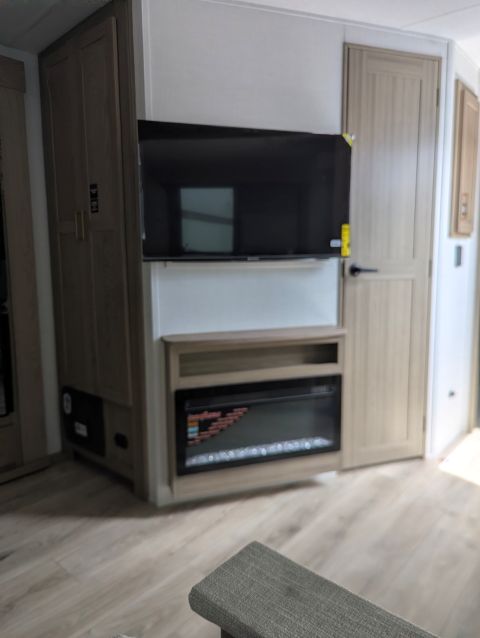 2027 Forest River Rockwood Signature Travel Trailer (V1911586) - Image 25