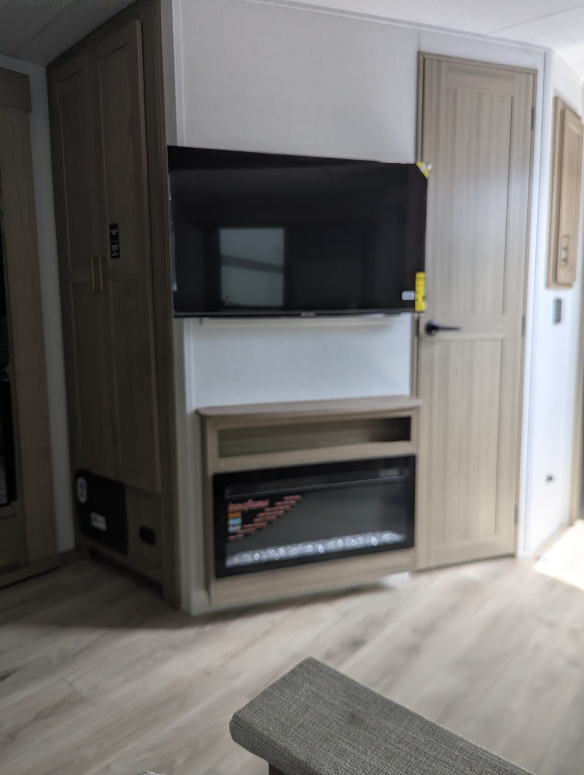 2027 Forest River Rockwood Signature Travel Trailer (V1911586) - Image 9