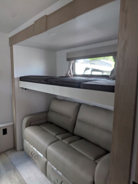 2027 Forest River Rockwood Signature Travel Trailer (V1911586) - Image 30