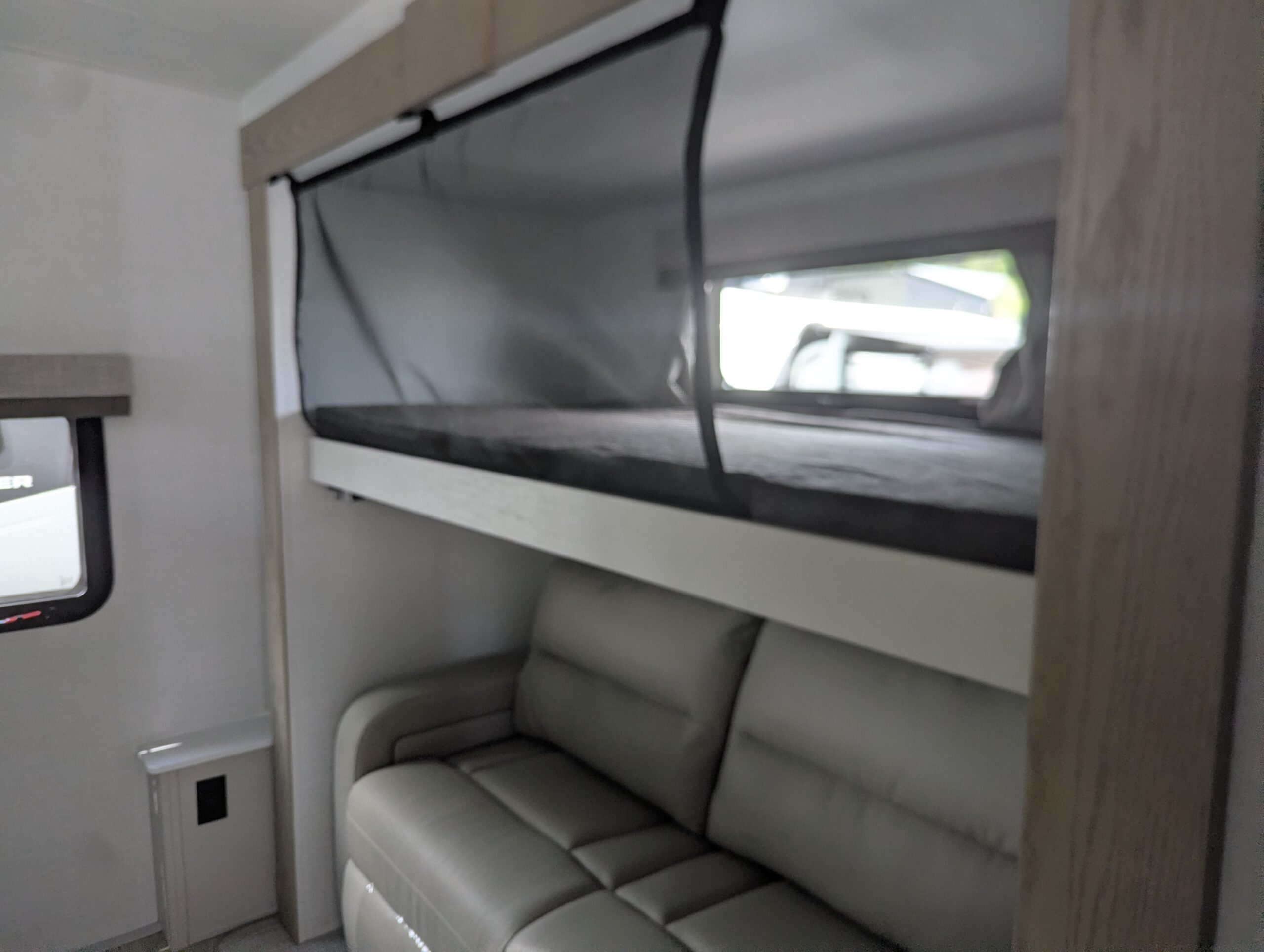2027 Forest River Rockwood Signature Travel Trailer (V1911586) - Image 15