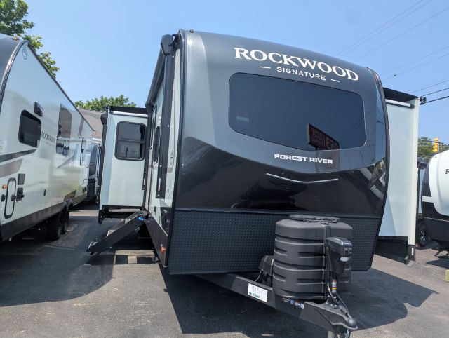 2027 Forest River Rockwood Signature Travel Trailer (V1911586)
